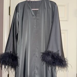 Dubai Gray Abaya Kaftan With Feather-Trimmed Sleeves